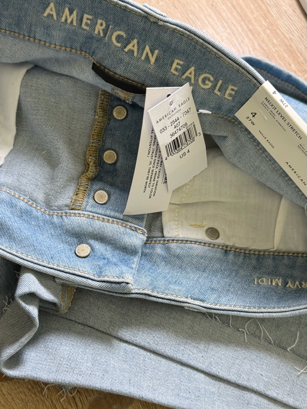 NWT American Eagle Curvy Hi-Rise Midi Denim Shorts Size 4 Button Fly Light Wash - Picture 6 of 6